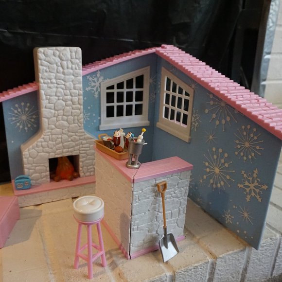 Bratz Doll SnowKissed Snow Lodge MGA - Picture 1 of 5